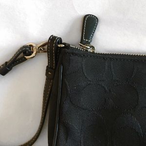 Coach Bags - COACH AUTHENTIC BLACK LARGE WRISTLET Coach Bags - COACH AUTHENTIC BLACK LARGE WRISTLET